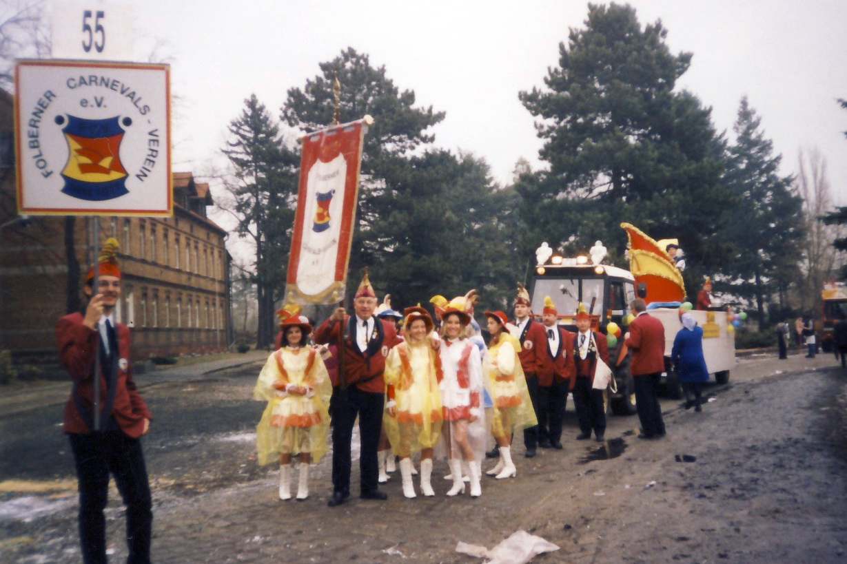 2003 - Straßenumzug Plessa mit neuen Vereinsbanner